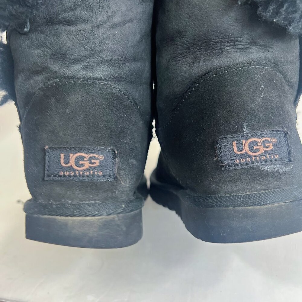 UGG Australia Women's Bailey Button II Black Sheepskin Boot Bootie Size 7 - Picture 12 of 13